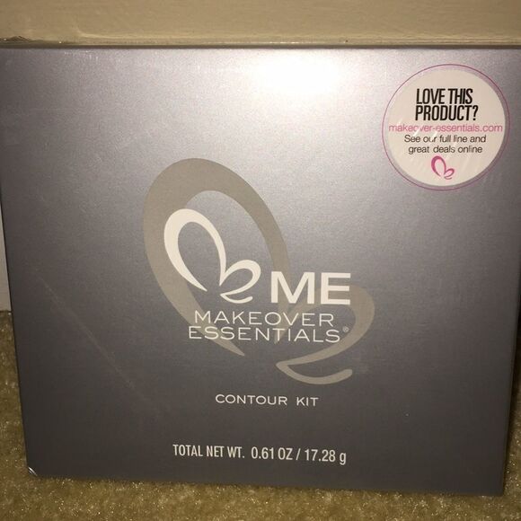 ME Makeover Essentials Other - Me Makeover Essentials contour kit
